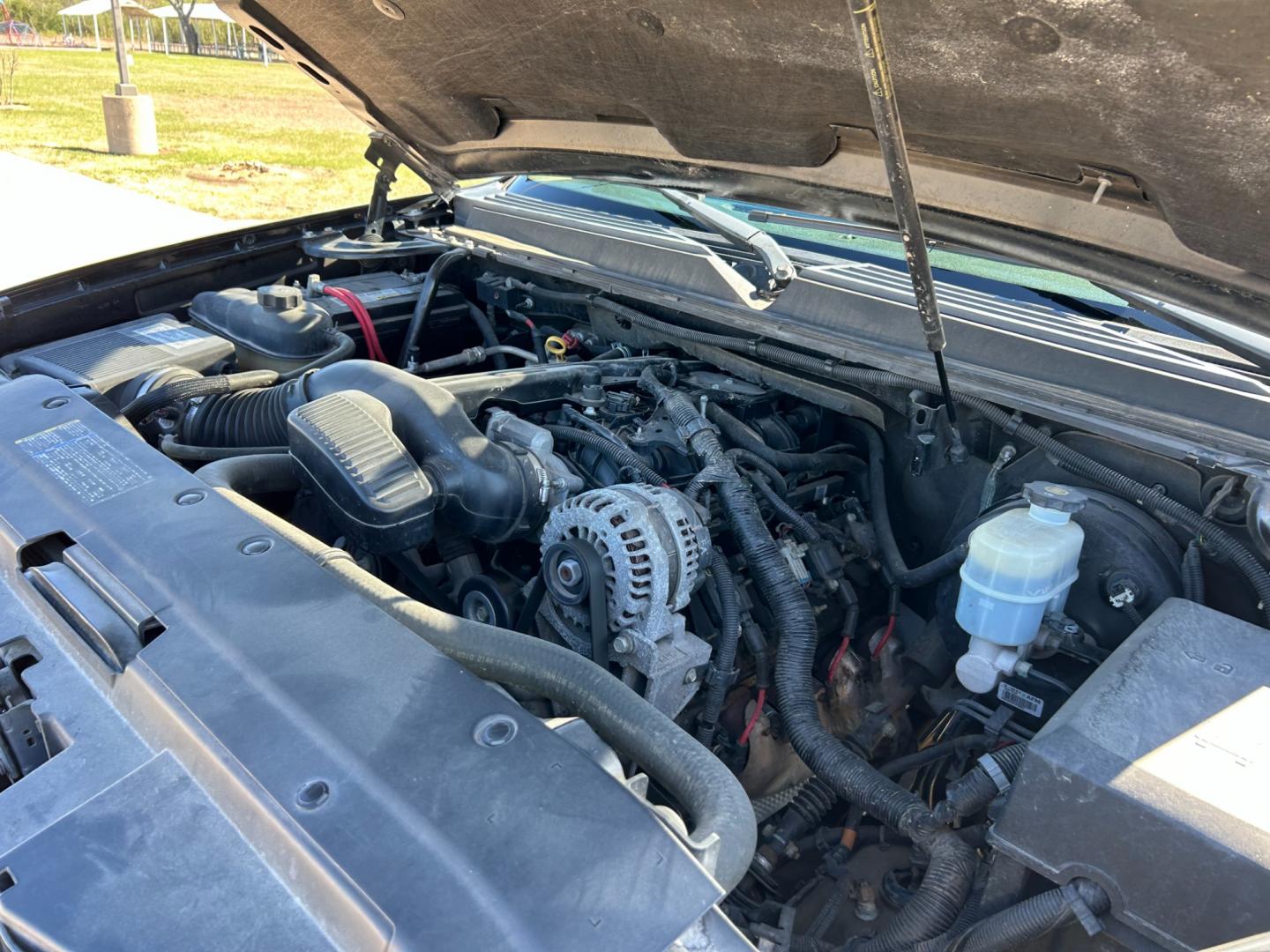 2007 BLACK /BLACK Chevrolet Suburban LS 1500 4WD (3GNFK16377G) with an 5.3L V8 OHV 16V FFV engine, 4-Speed Automatic Overdrive transmission, located at 17760 Hwy 62, Morris, OK, 74445, (918) 733-4887, 35.609104, -95.877060 - Photo#22